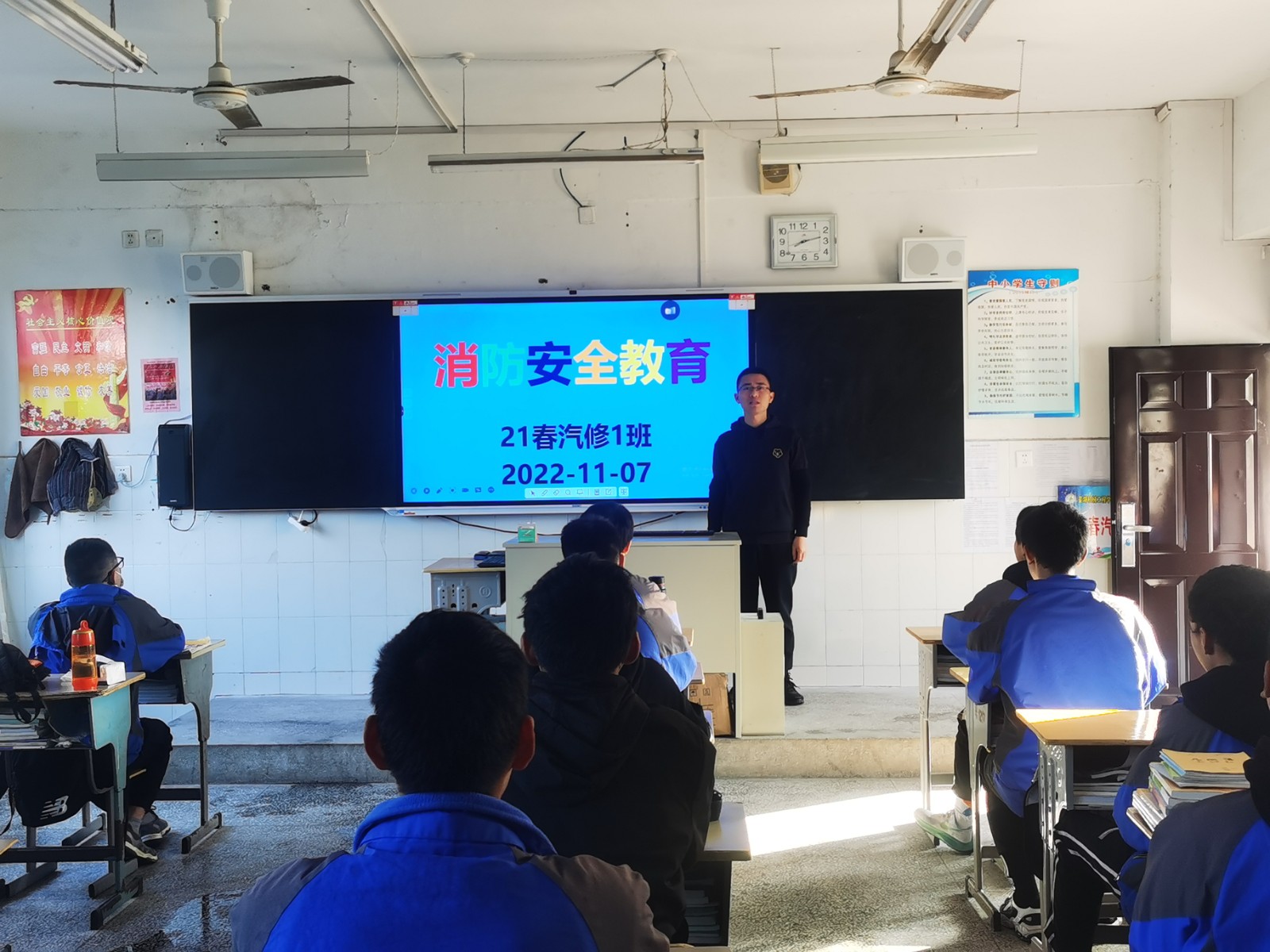 王晶.jpg 王晶.jpg