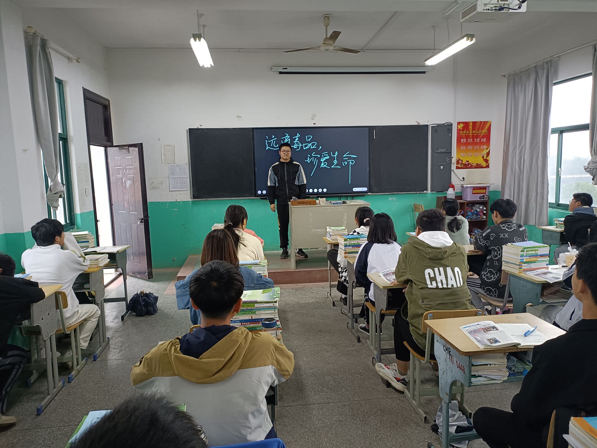 朕启宏.jpg